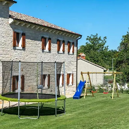 Krculi 度假居 Žminj